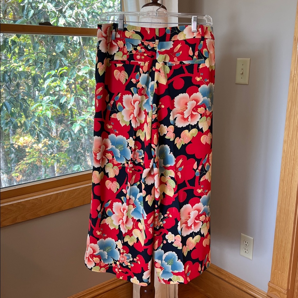 LOFT Colorful Floral Lightweight Spring / Summer Gaucho Culotte Style Pant